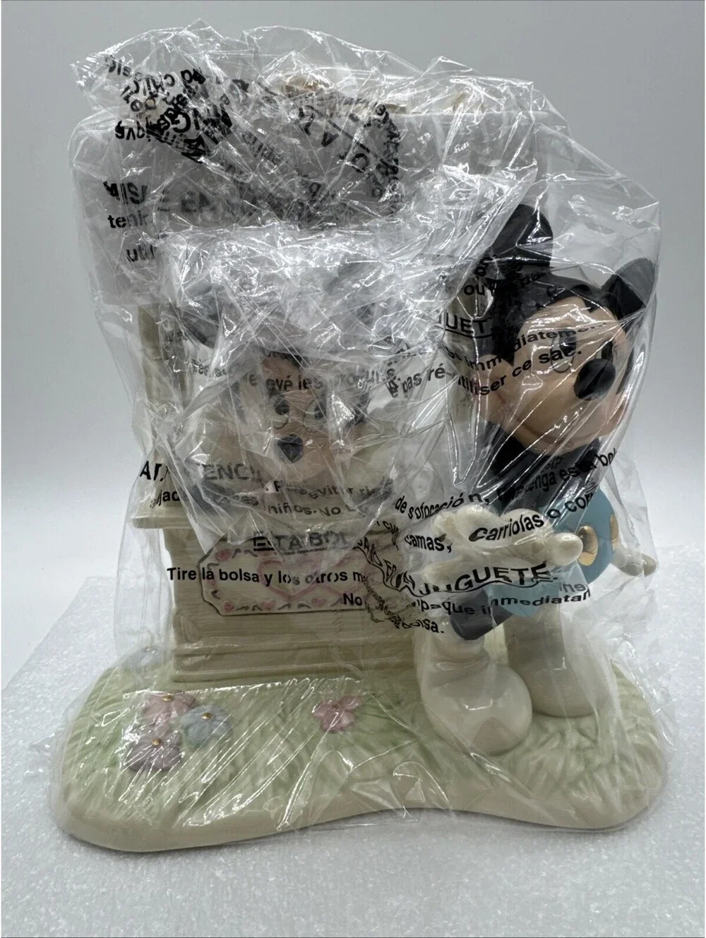 Lenox Disney Showcase 2010 “Kisses For Mickey” 8” 24K & Ivory China Figurine New